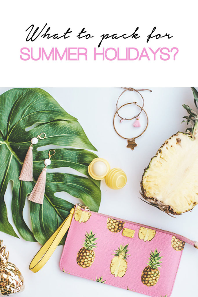 Summer essentials - a girly guide what to pack for your next holidays. You just need these things in your life!
